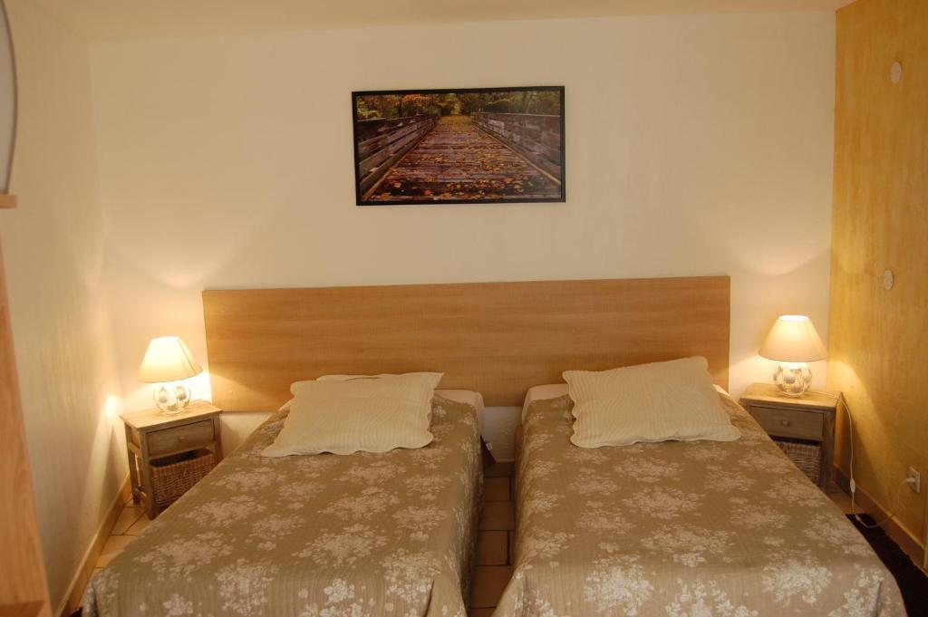 Auberge Du Bord Des Eaux - Demi-Pension Assuree Sur Reservation Saint-Amand-les-Eaux Room photo