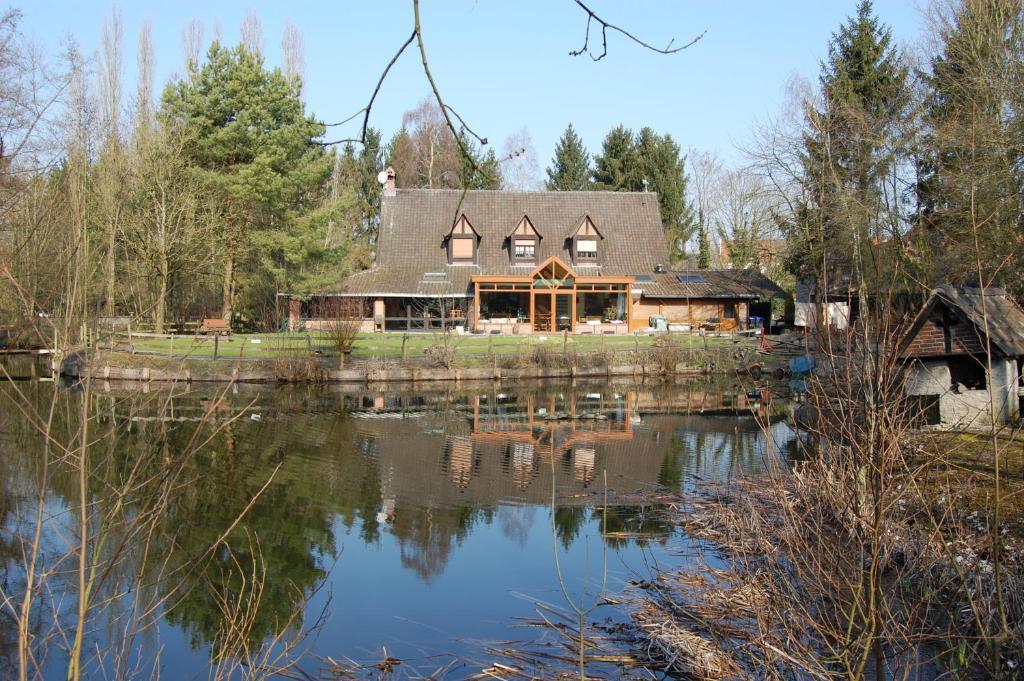 Auberge Du Bord Des Eaux - Demi-Pension Assuree Sur Reservation Saint-Amand-les-Eaux Exterior photo