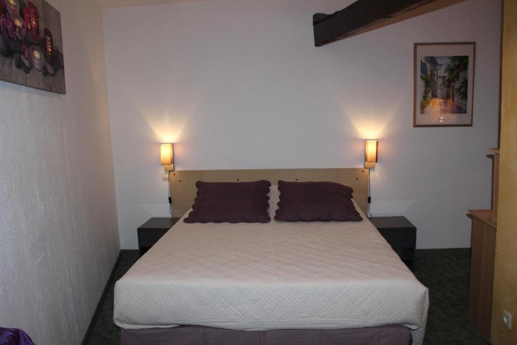 Auberge Du Bord Des Eaux - Demi-Pension Assuree Sur Reservation Saint-Amand-les-Eaux Exterior photo