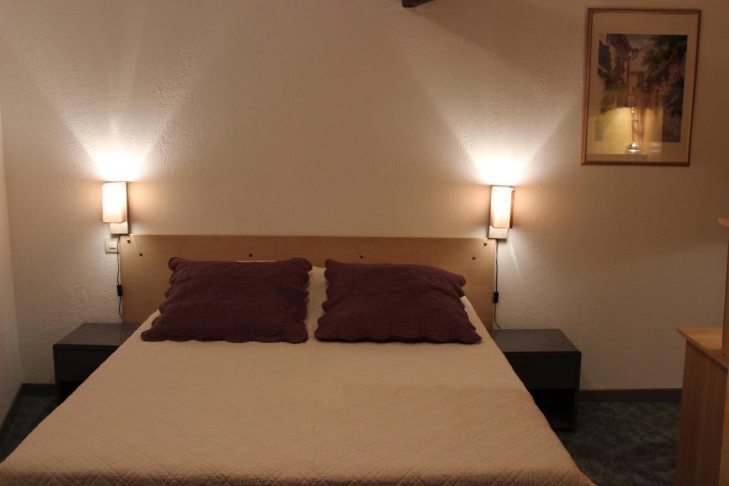 Auberge Du Bord Des Eaux - Demi-Pension Assuree Sur Reservation Saint-Amand-les-Eaux Room photo
